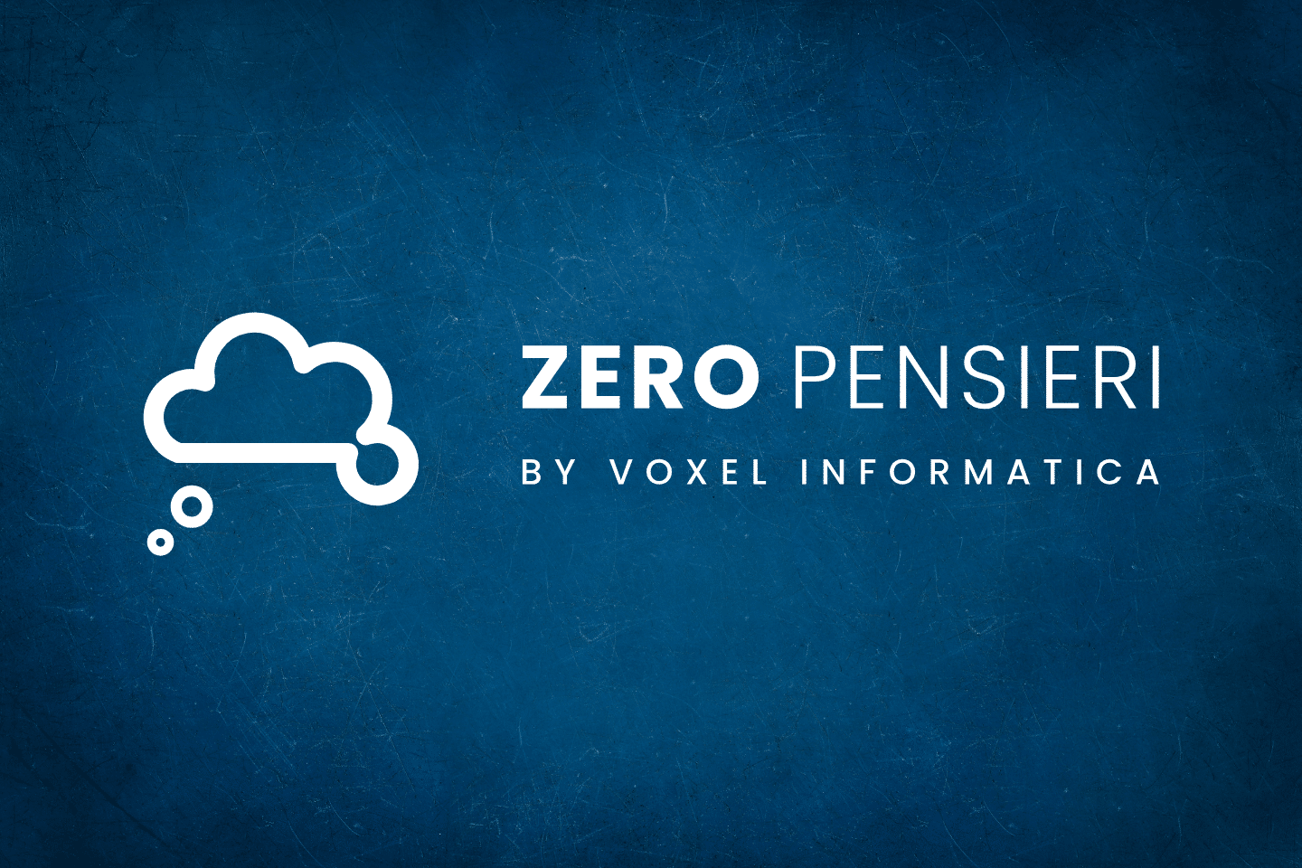 Logo bianco su sfondo blu con icona nuvola e testo "ZERO PENSIERI by Voxel Informatica" per branding e logotipia